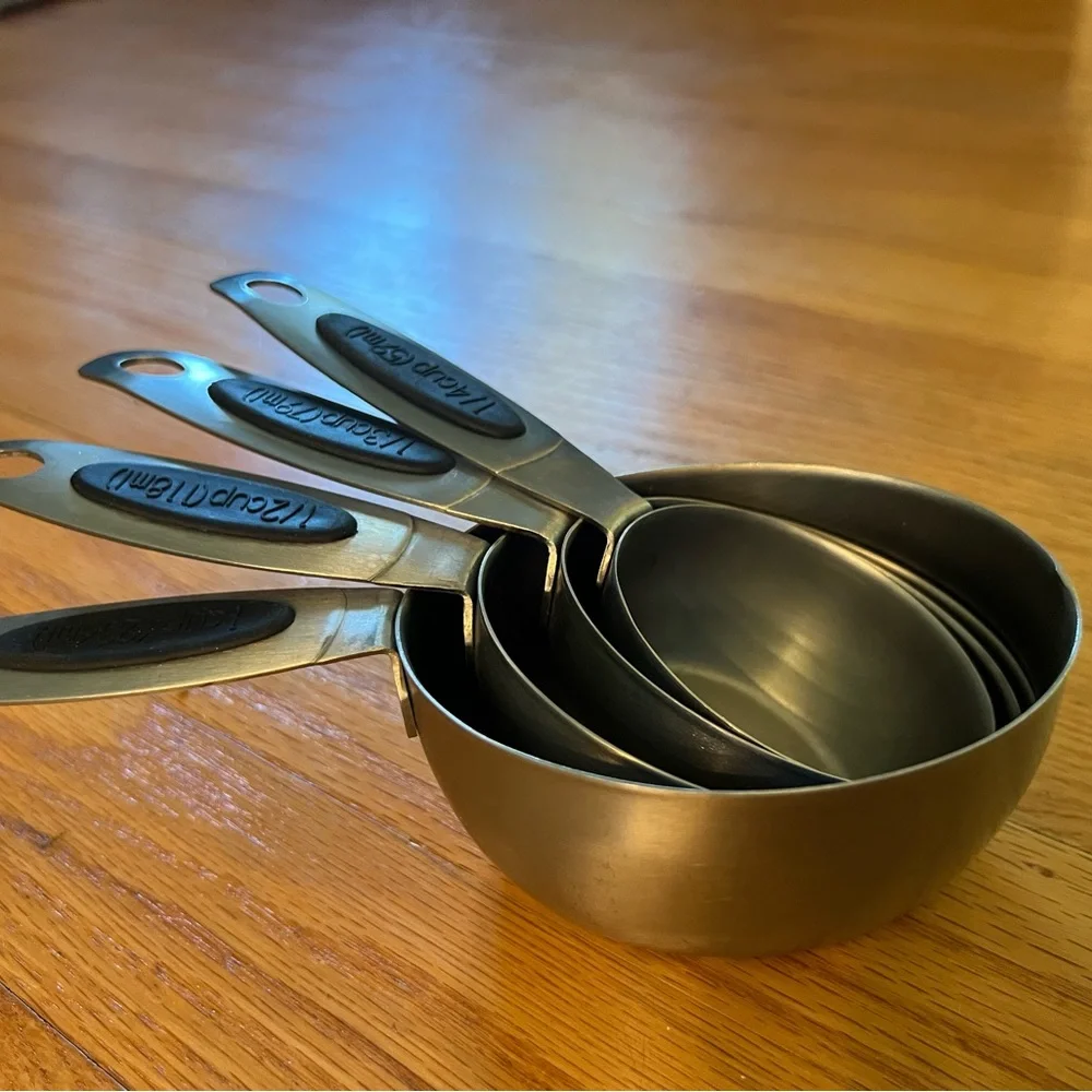 Oggi set of measuring cups & Paris measuring spoons